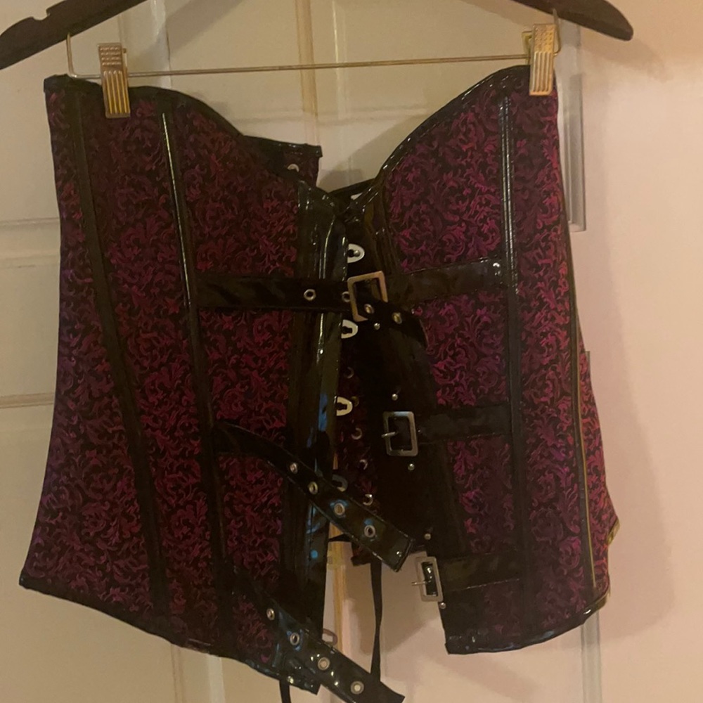 Plus size Corset size 2x purple and black